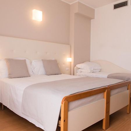 Hotel Ardea Riccione Exterior foto
