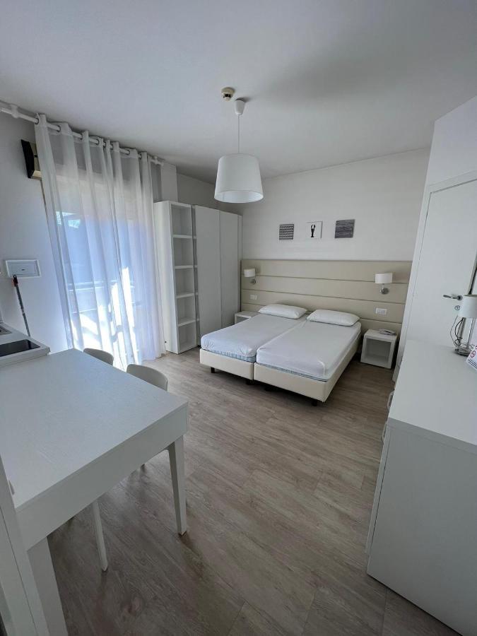 Hotel Ardea Riccione Exterior foto
